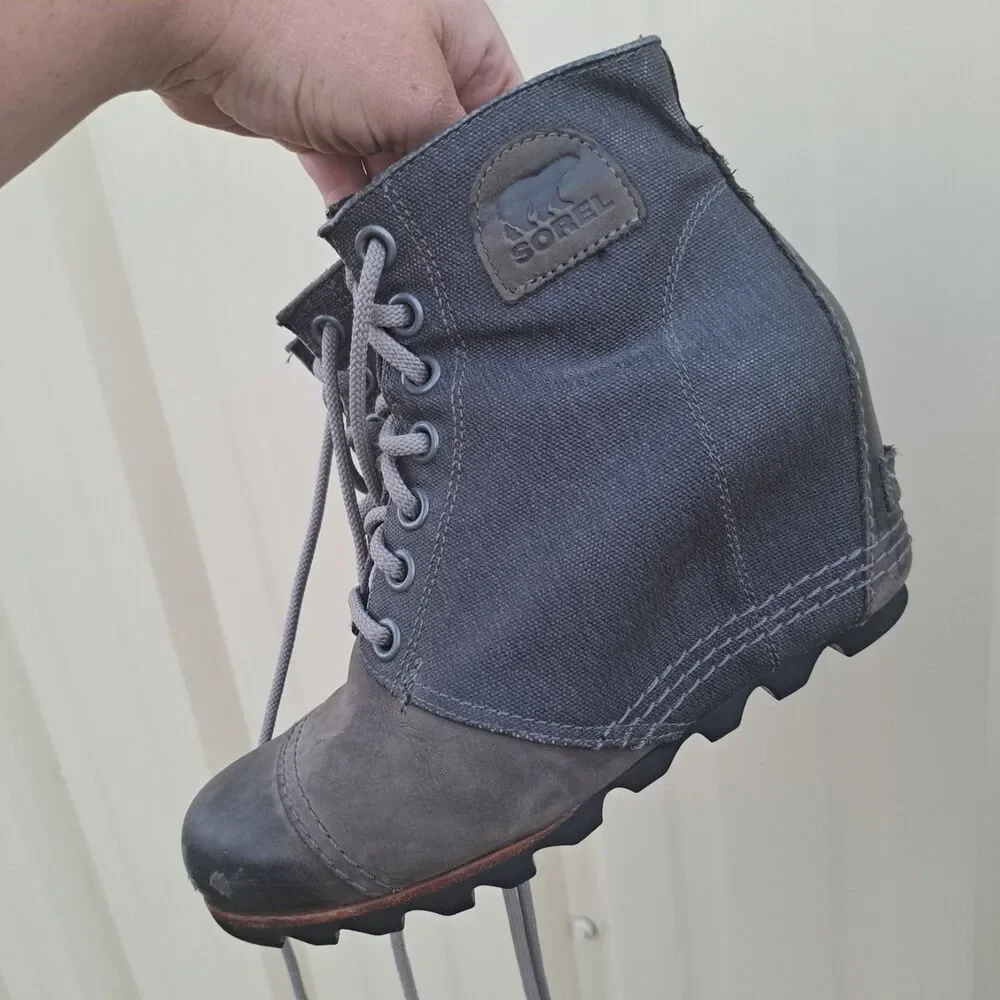 Sorel women 1964